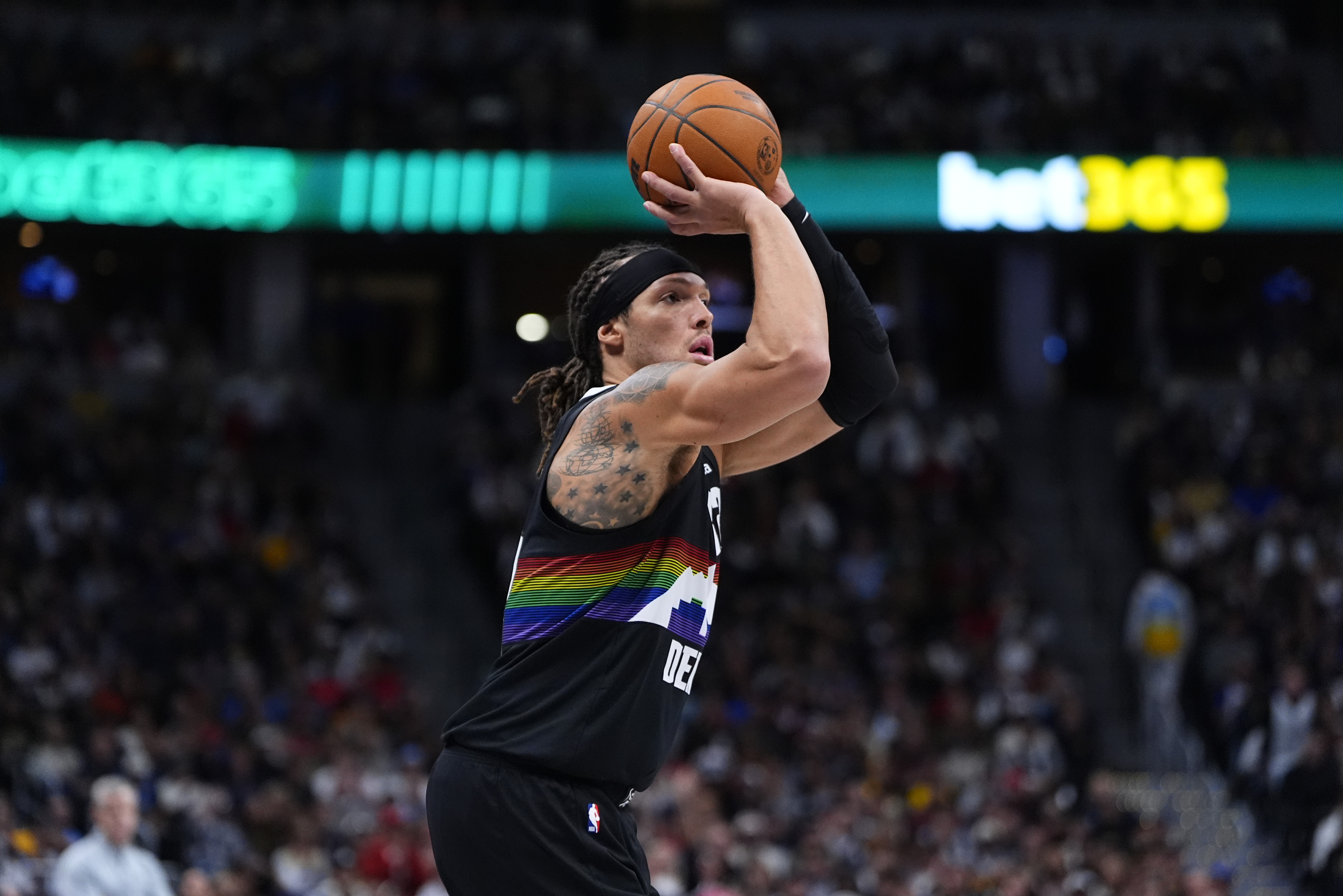 腿筋受伤！阿隆·戈登下半场没首发 本场比赛回归存疑